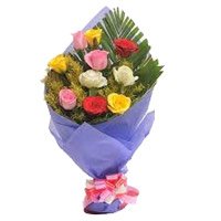 Online Mixed Roses Bouquet in Crepe 10 Flowers