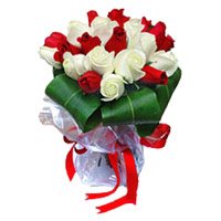 Buy Red White Roses Bouquet 15 Flowers