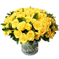 Flowers to India : 50 Yellow Roses in Vase